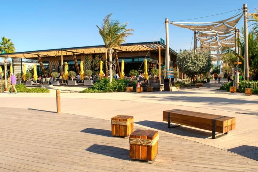 दुबई में ला मेर बीच रिसॉर्ट।