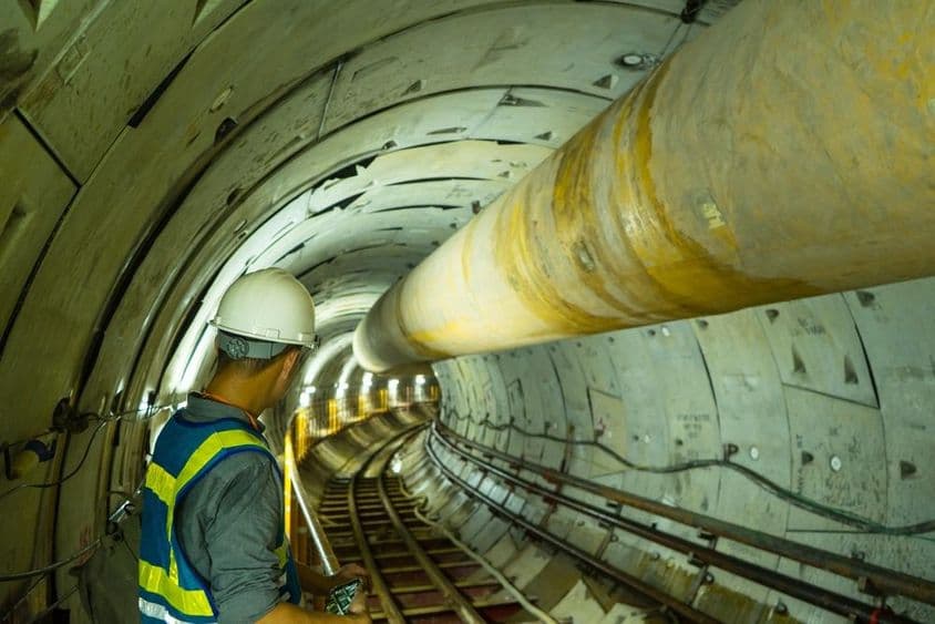 भूमिगत सुरंग अवसंरचना।