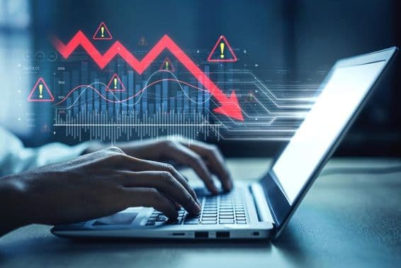 बाजार ग्राफ, चेतावनी प्रतीक, और नकारात्मक डेटा रुझान।