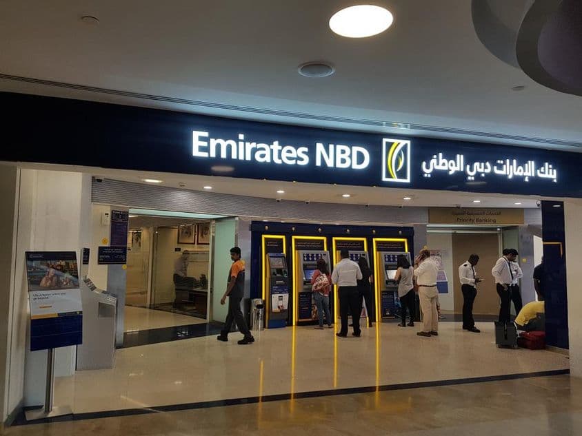 दुबई के बुरजुमान शॉपिंग सेंटर में EMIRATES BANK स्टोर।