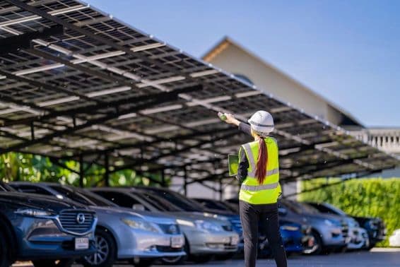 सौर पैनल से छाया और सतत ऊर्जा की गणना।