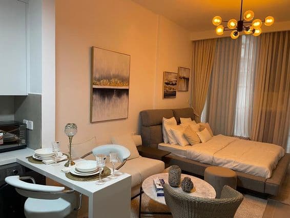 JVC, दुबई, शांत जीवन के लिए स्मार्ट सुविधाओं के साथ शयनकक्ष।