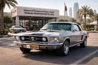 शारजाह में क्लासिकल लाइसेंस प्लेट का आदान-प्रदान