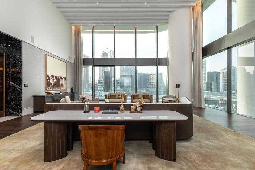 दुबई आधुनिक अपार्टमेंट इंटीरियर डिज़ाइन।