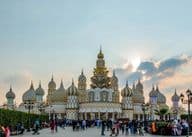 ग्लोबल विलेज के प्रवेश द्वार