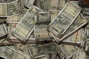 भारतीय मुद्रा के ढेर, ५०० रुपये