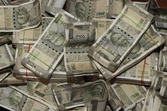 भारतीय मुद्रा के ढेर, ५०० रुपये