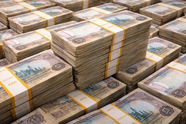 कैश में एक अरब दिरहम