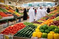 व्यस्त वातावरण में ताजा बाजार