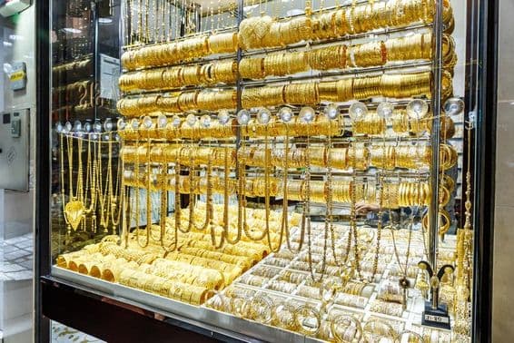गोल्ड मार्केट, दुबई शहर में सोने की दुकान प्रदर्शनी