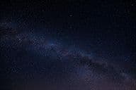 तारों से भरा रात का आकाश